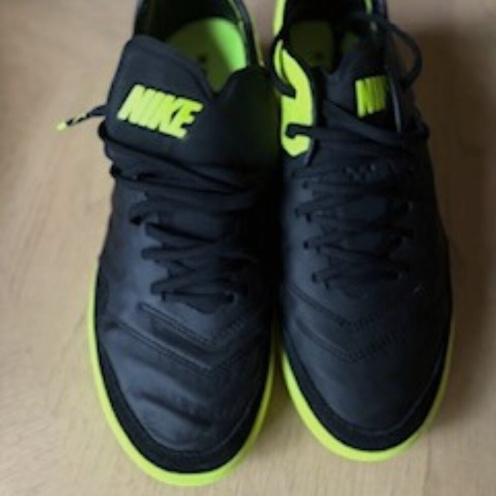 Nike Tennis Shoes